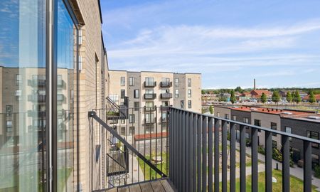 KUN 2 MÅNEDERS DEPOSITUM - Stor 3-værelses beliggende øverst med fri udsigt - Photo 5