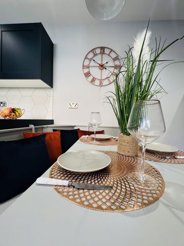 BEDROOM 2 – LARGE DOUBLE ENSUITE - Photo 4