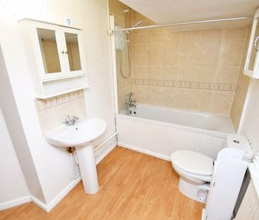 2 bedroom end of terrace house to rent - Photo 5