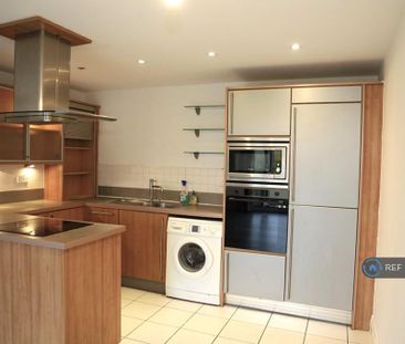 2 bedroom flat to rent - Photo 4