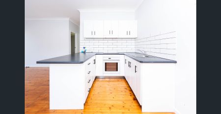 REFRESHED RESIDENCE ON RUSHTON! - Photo 3