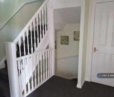 1 bedroom in a house share to rent - Photo 2