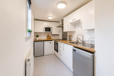 1 bedroom in a house share to rent - Photo 4