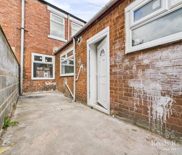 3 bedroom terraced house to rent - Photo 4