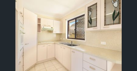 Bright and Spacious Lifestyle Villa with Private Courtyard - Photo 5