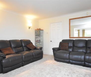 4 bedroom detached house to rent - Photo 2