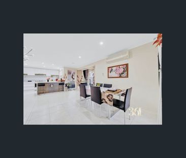 🏡 Contemporary Park-View Home with Prime Location – Electricity, Wa... - Photo 5