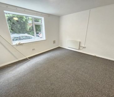 Pine Lodge, Maidstone - Photo 2