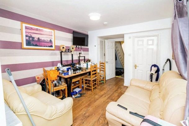 6 bedroom semi-detached house to rent - Photo 1