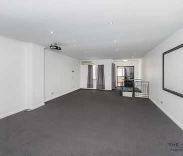 Beautifully Presented Townhouse with City Views – Prime Inner-City ... - Photo 2