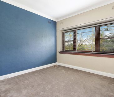3 Bedroom Home Close to Albury CBD - Photo 1