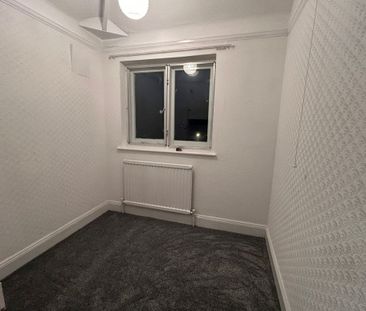 Edith Avenue - Photo 2