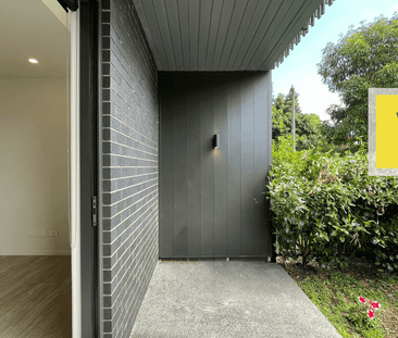 Modern, Spacious 2 bedroom apartment with Whiteware included - Photo 5