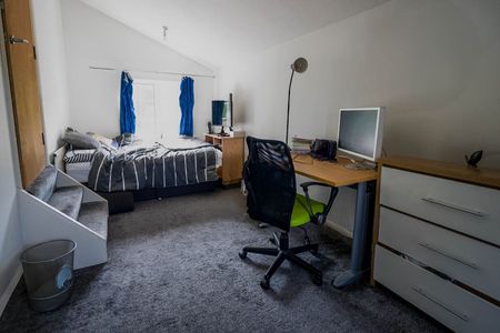 6 Bedroom - Photo 2