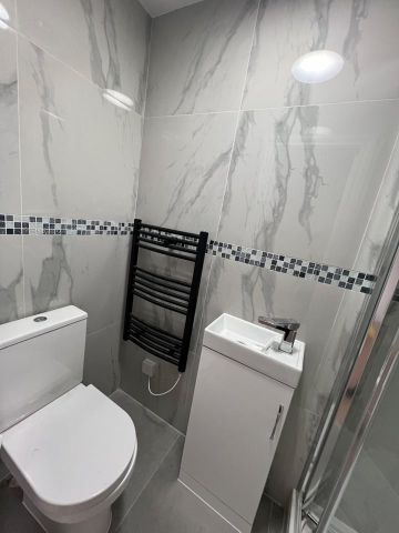 Studio Flat, Alkham Road, N16 - Photo 2