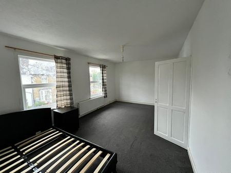 4 Bed Terraced House, Maynard Road, E17 - Photo 3