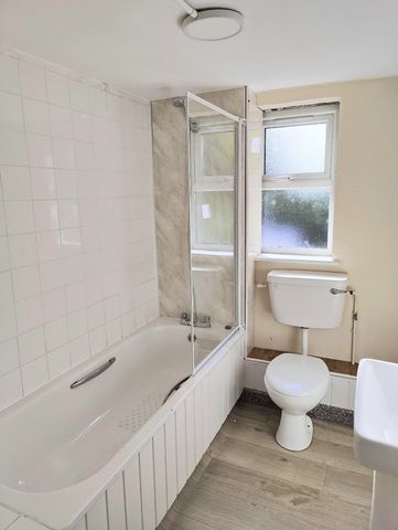 2 Bed Flat, Thornfield Road, W12 - Photo 2