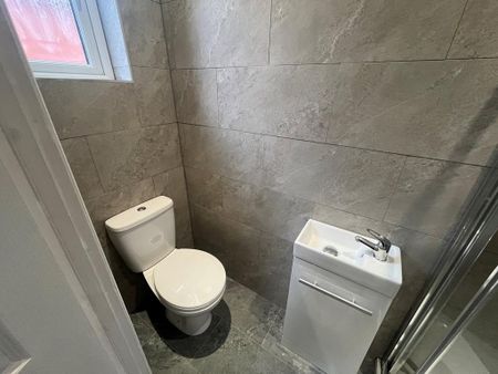 Property to rent - Photo 4