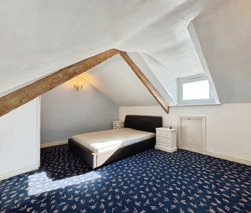 2 bedroom Flat To Let - Photo 2