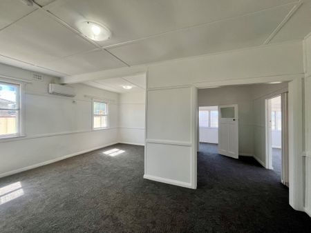 SOUTH TAMWORTH- Freshly Painted Home with New Flooring - Photo 5