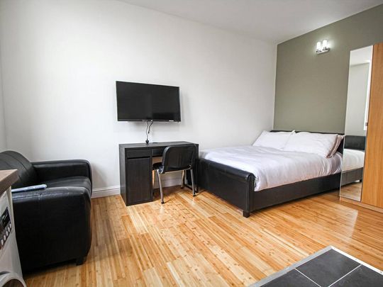 Studio to rent - Photo 1