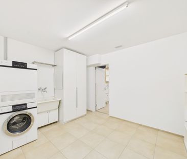 Modern 3.5-room apartment in a prime location in Zurich - Photo 1