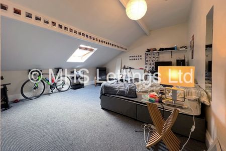 7 Bedroom Mid Terraced House for rent in Regent Park Terrace - Photo 3