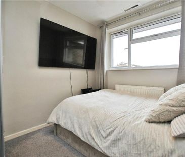 4 bedroom semi-detached house to rent - Photo 2