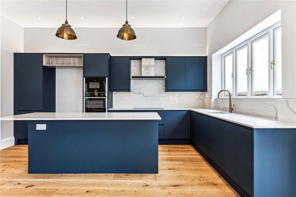 5 bedroom end of terrace house to rent - Photo 1