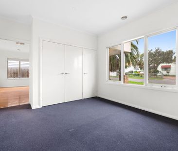 Charming Family Home in Prime Sunshine Location - Photo 5