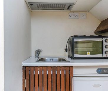 Studio to rent - Photo 6