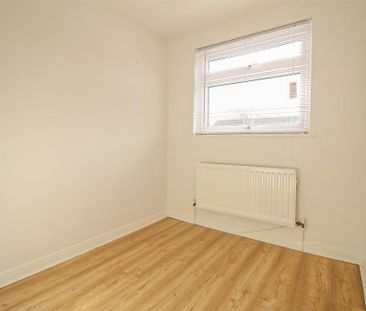 5 bedroom semi-detached house to rent - Photo 5