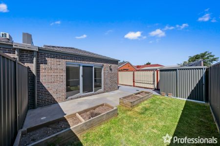 32B Bayliss Road, Deer Park VIC 3023 - Photo 5