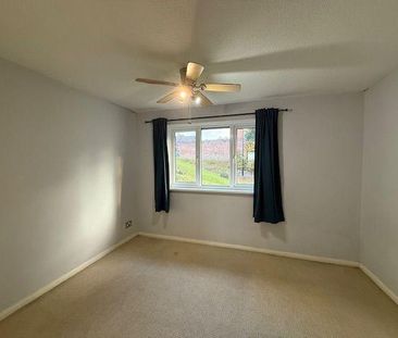 2 bedroom end of terrace house to rent - Photo 2