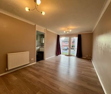 Yeovil Close, Farnborough, Hampshire, GU14 - Photo 4