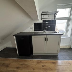 Studio to rent - Photo 2