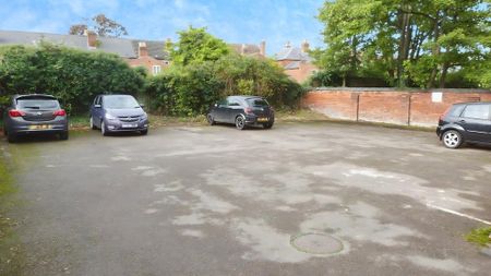 1 bedroom in a house share to rent - Photo 5