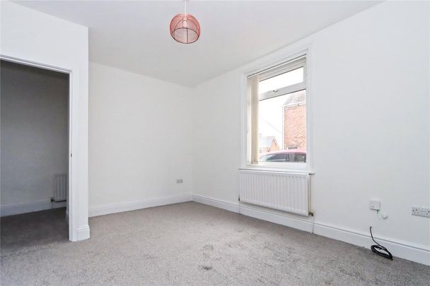 2 bedroom end of terrace house to rent - Photo 1