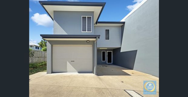 MODERN & STYLISH TOWNHOUSE! - Photo 1