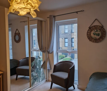 1 bedroom in a flat share to rent - Photo 1