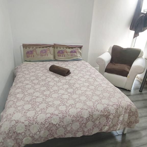 1 bedroom in a house share to rent - Photo 1