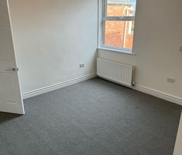 3 bedroom flat to rent - Photo 4