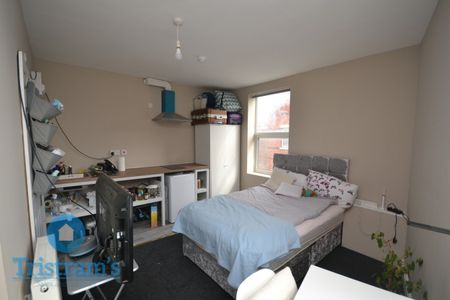 6 bed Flat for Rent - Photo 5