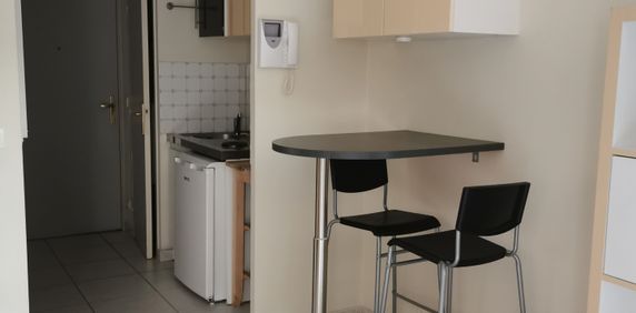 Location Appartement 1 pièce 23m² AIX EN PROVENCE 13100 - Photo 2