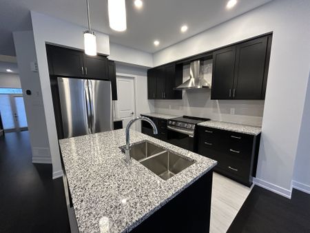 For Lease - 383 Mango Street, Blossom Park - Airport and Area, Ontario - Photo 3