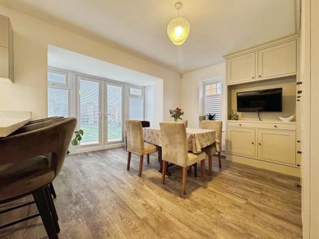 4 bedroom detached house to rent - Photo 3