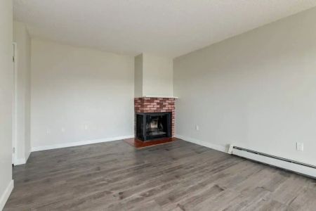 3 Bedroom - Photo 4