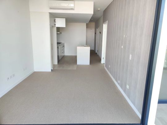 Marina Square! Morning Sunshine apartment! Nearly Brand New 2 Bedrooms apartment ! Just Above the Shopping Centre! To be the first to inspect! - Photo 1