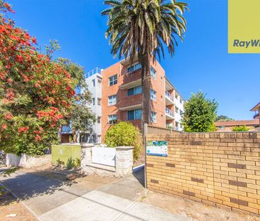 FRESHLY UPDATED ONE BEDROOM APARTMENT - READY TO MOVE IN! - Photo 3