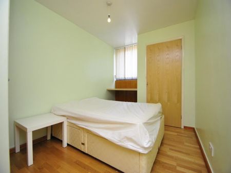 Talbot Close, SOUTHAMPTON - Photo 3